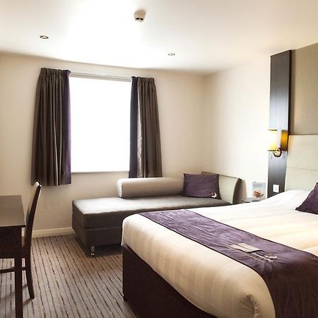 Premier Inn Флийт Екстериор снимка