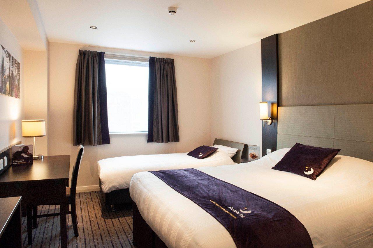 Premier Inn Флийт Екстериор снимка