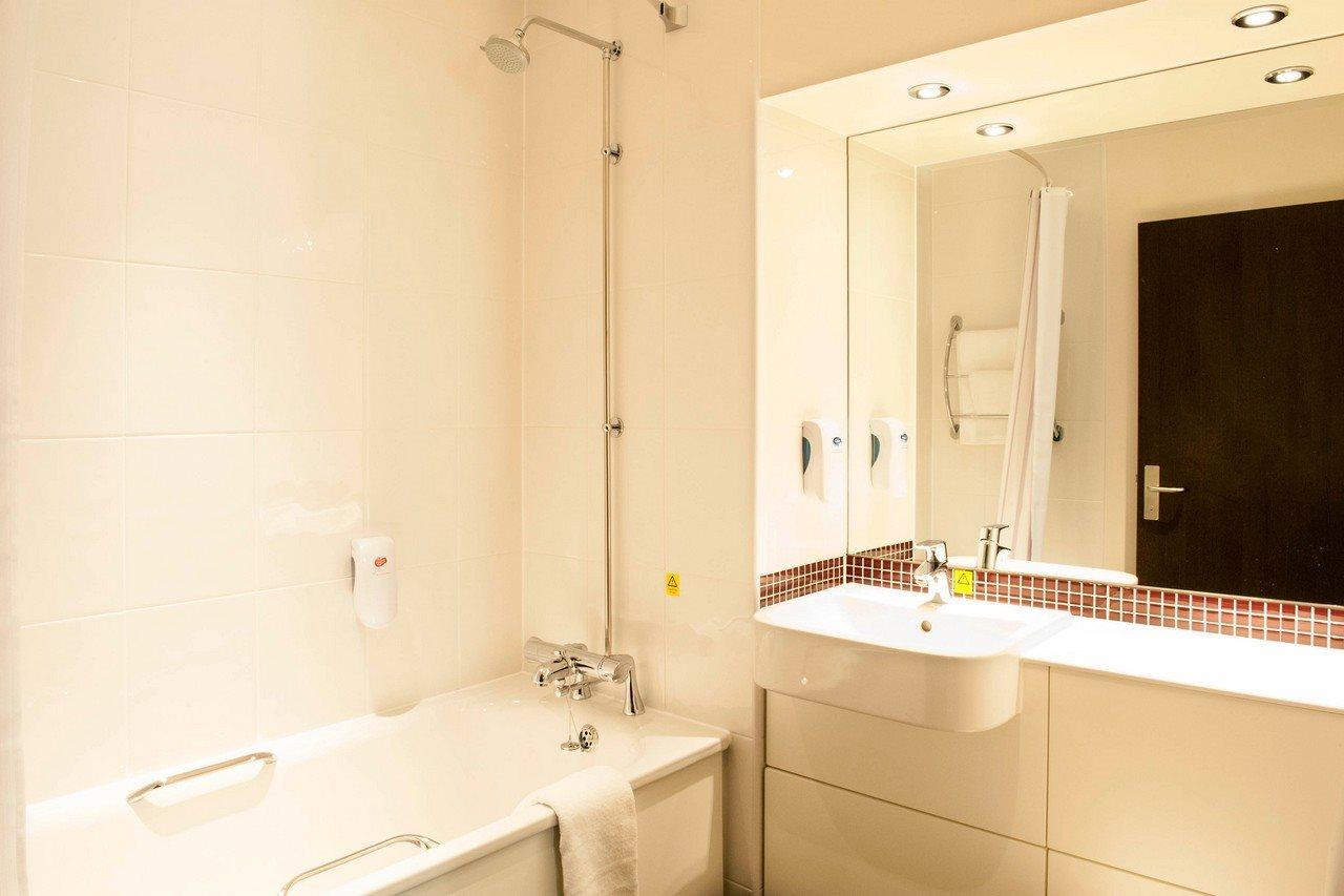 Premier Inn Флийт Екстериор снимка