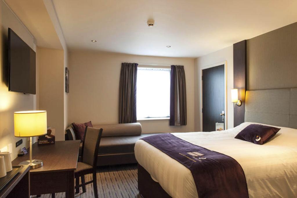 Premier Inn Флийт Екстериор снимка