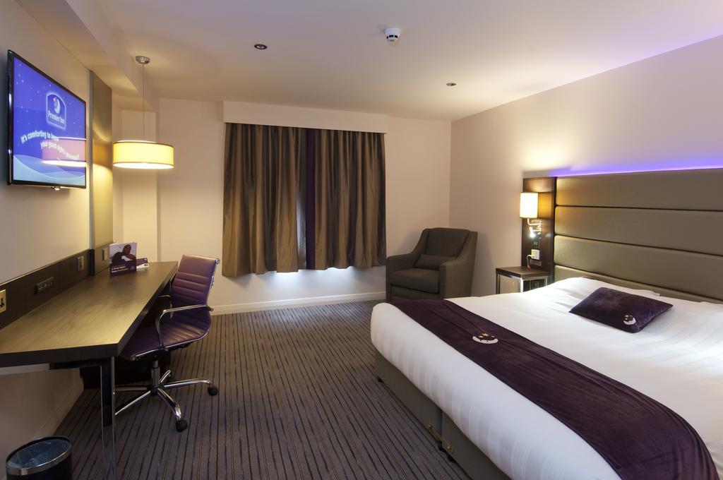 Premier Inn Флийт Екстериор снимка