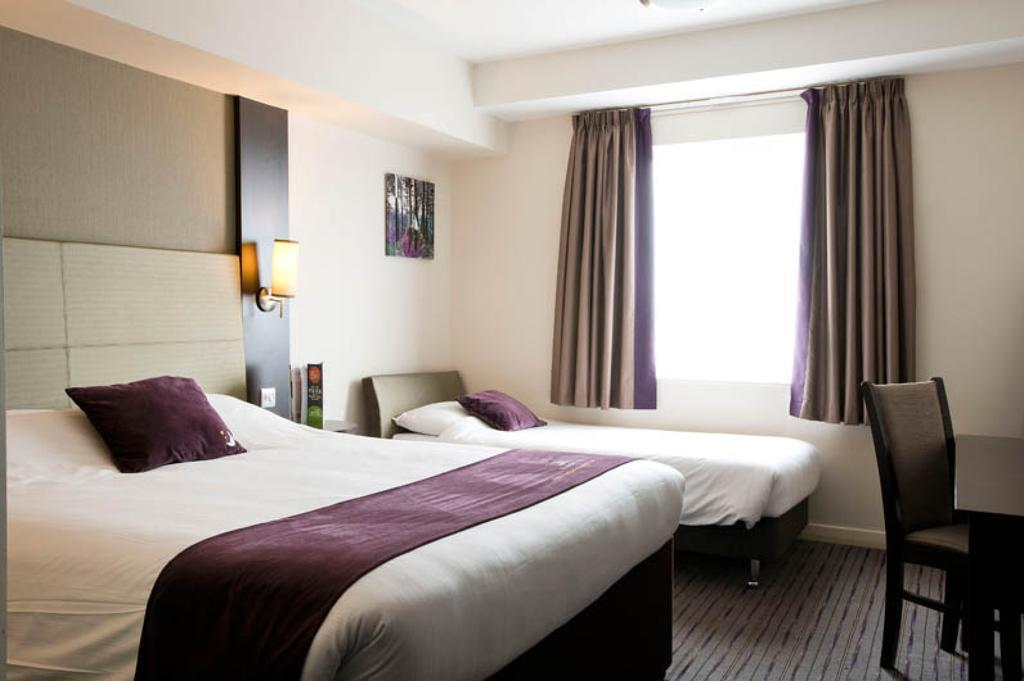 Premier Inn Флийт Екстериор снимка