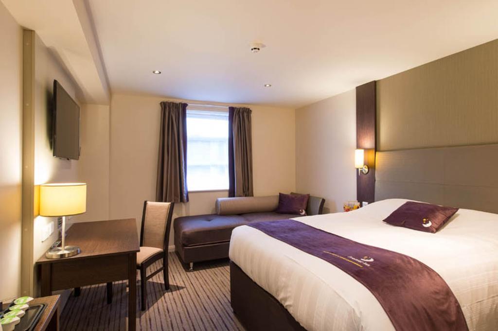 Premier Inn Флийт Екстериор снимка