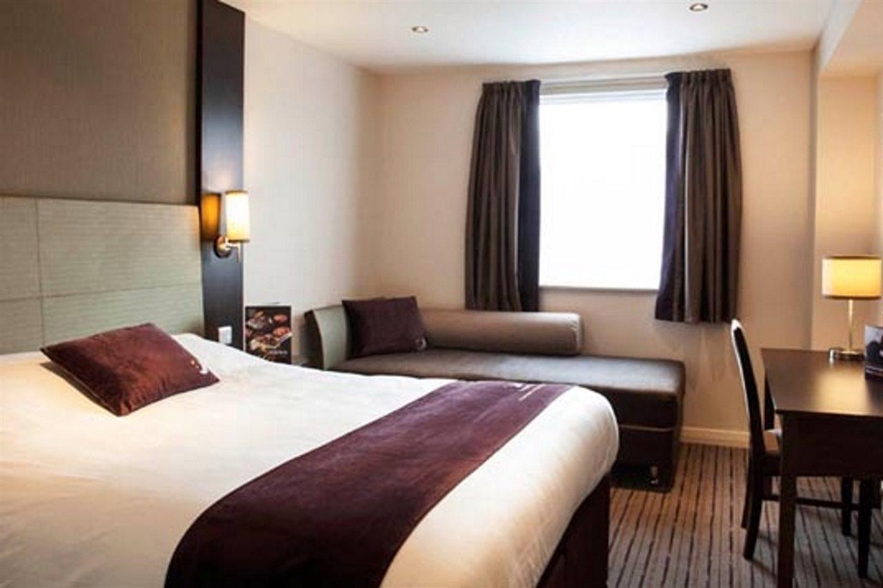 Premier Inn Флийт Екстериор снимка
